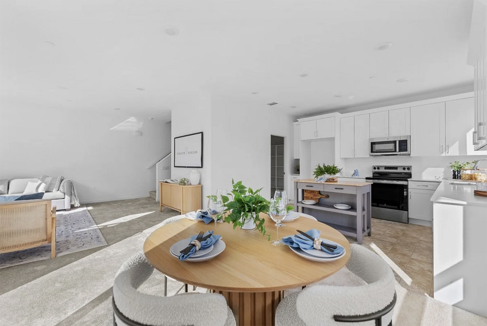 9423 1/2 Sepulveda Blvd unit 1, North Hills, CA 91343 - photo 1