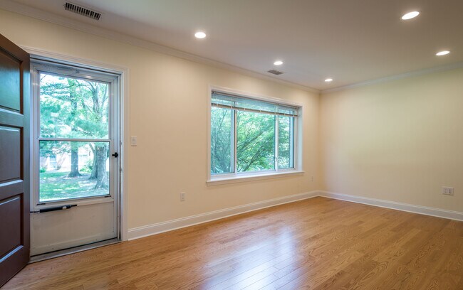 491 Vfw Pkwy unit 1, Chestnut Hill, MA 02467 - photo 6