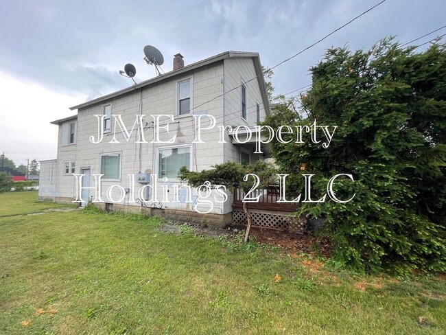 113 W Young St unit 2 Second Floor Unit, Clio, MI 48420 - photo 3