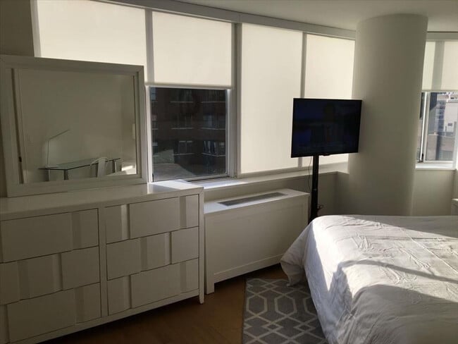 420 E 54th St unit ID1016188P, New York, NY 10022 - photo 7