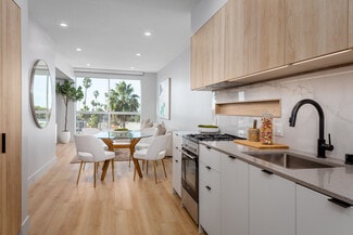 12431 Rochester Ave, Los Angeles, CA 90025