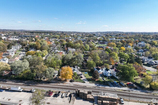 Lincoln Heights is a suburb of Cincinnati, OH with a population of 3,144.