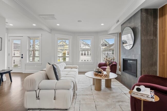 62 Governor Winthrop Rd unit 2, Somerville, MA 02145 - photo 3