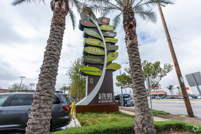 Olivio Shopping Center near Mission Hills lets you complete your weekly to-do list.