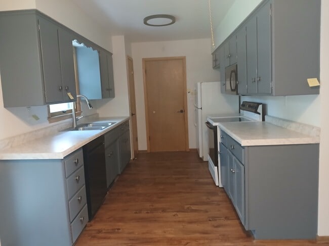 W360N7335 Brown St unit 7333, Oconomowoc, WI 53066 - photo 7