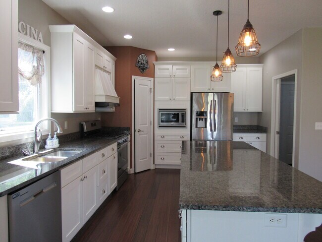 405 E Palace Row, Geneseo, IL 61254 - photo 4