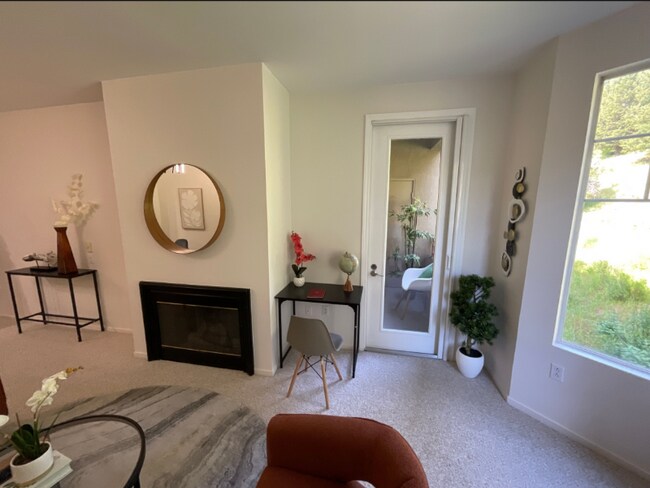 240 Caldecott Ln unit 209, Oakland, CA 94618 - photo 2