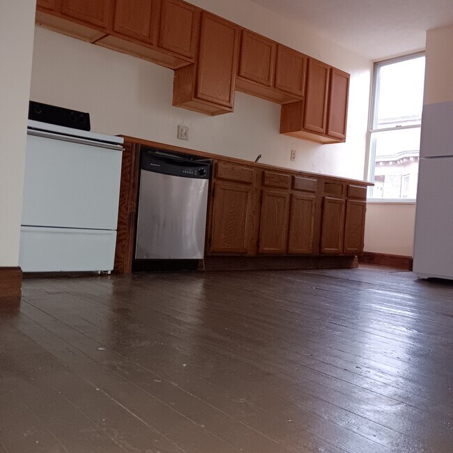 2148 Auburn Ave unit 4, Cincinnati, OH 45219 - photo 3