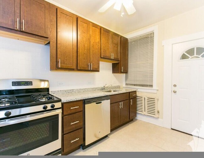 1603 W Berteau Ave unit 1, Chicago, IL 60613 - photo 3