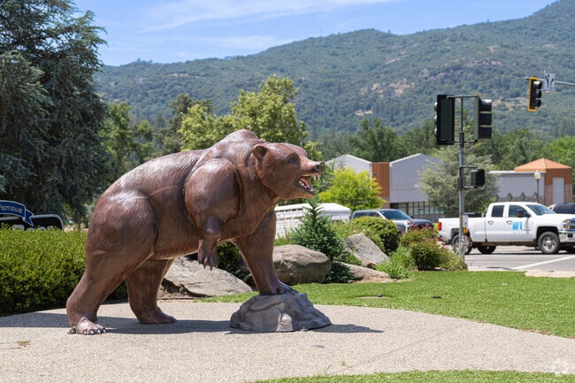 The world-famous talking bear in Oakhurst is a favorite of visiting children.