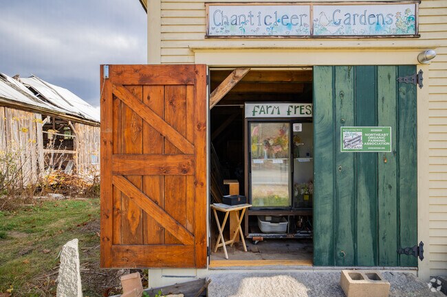 In Dunbarton, you can find Chanticleer Gardens, a local florist with a variety of cut flowers.