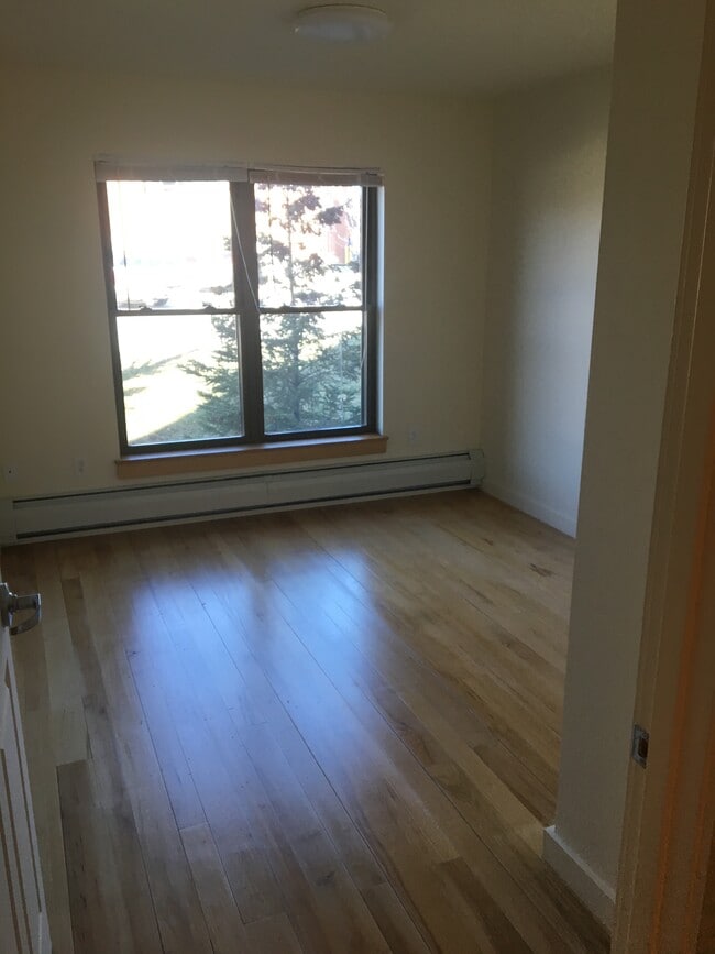 30 S Village Green unit 305, Middlebury, VT 05753 - photo 4