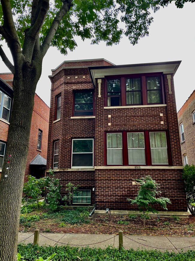 6515 N Greenview Ave Unit 1st Floor, Chicago, IL 60626