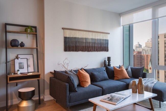 102 W Hill St, Chicago, IL 60610 - photo 5