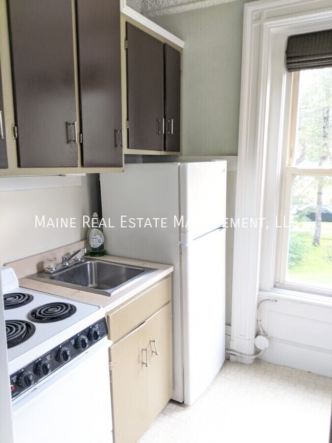99 Broadway Unit 4, Bangor, ME 04401