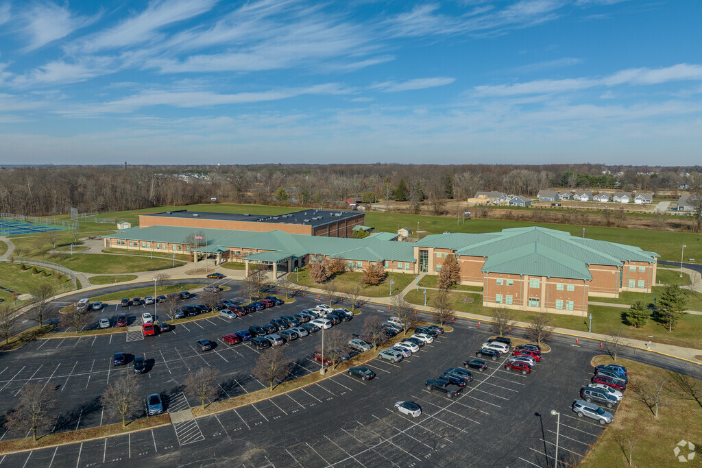 Pickerington Lakeview Junior High is located off of  Ault Rd in Pickerington.