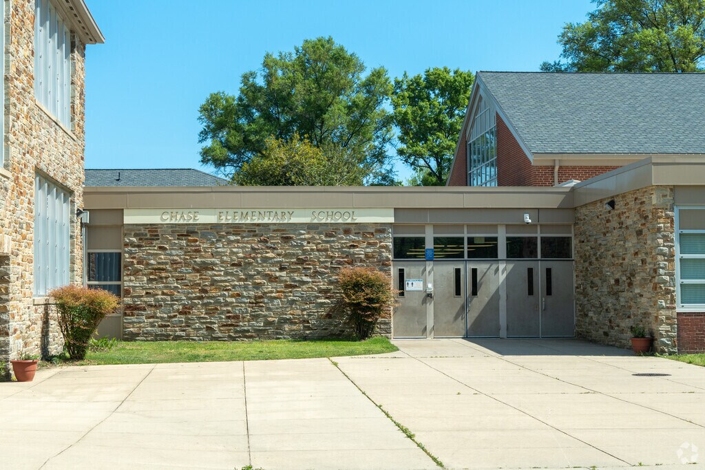Front entrance of Chase Elementary School in Middle River Baltimore Crossroads.