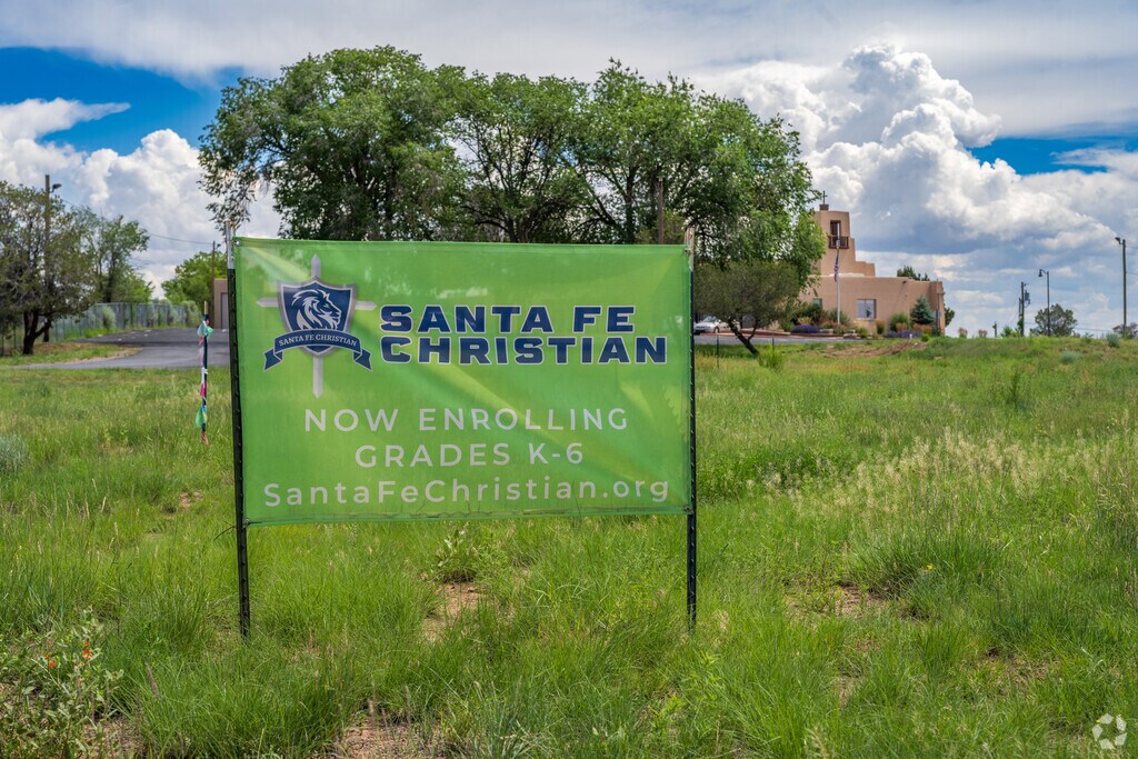 A sign for Santa Fe Christian.