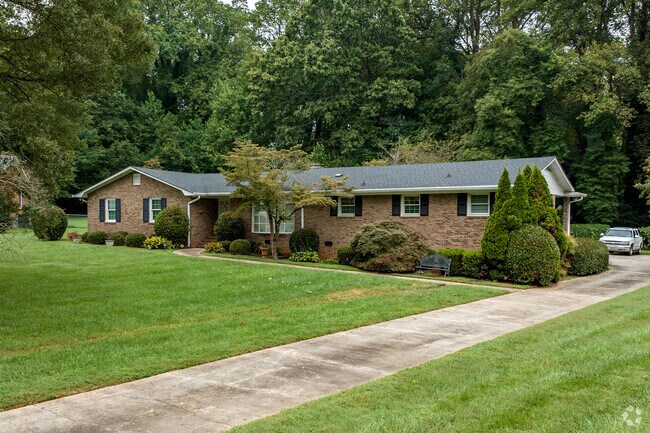 Residents love the Classic Ranch style homes in the Hickory Ridge neighborhood.