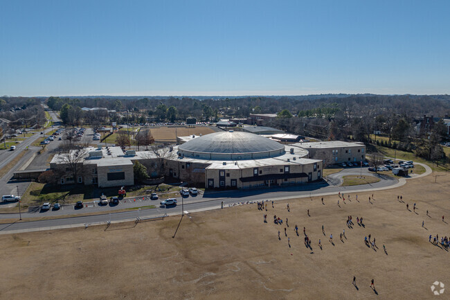 Robert E. Ellis Middle School has a student population of 644.