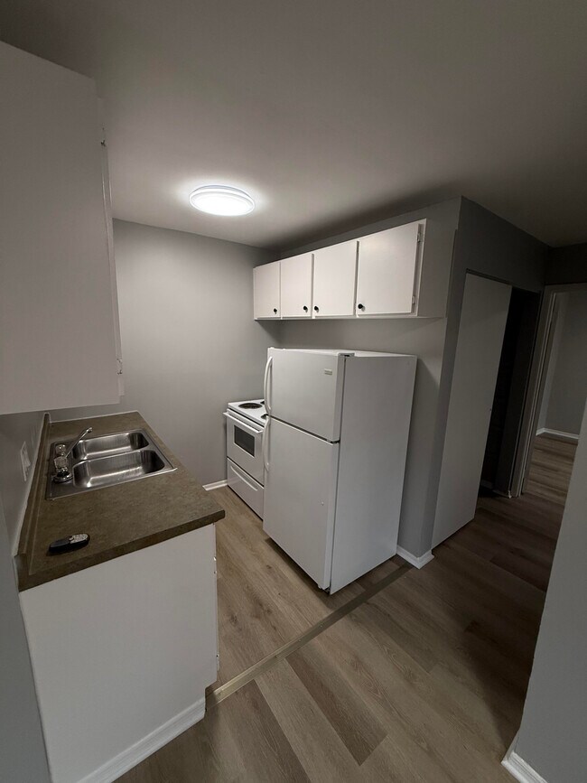 Lincoln Woods Flats, Norwood, OH 45212 - photo 4