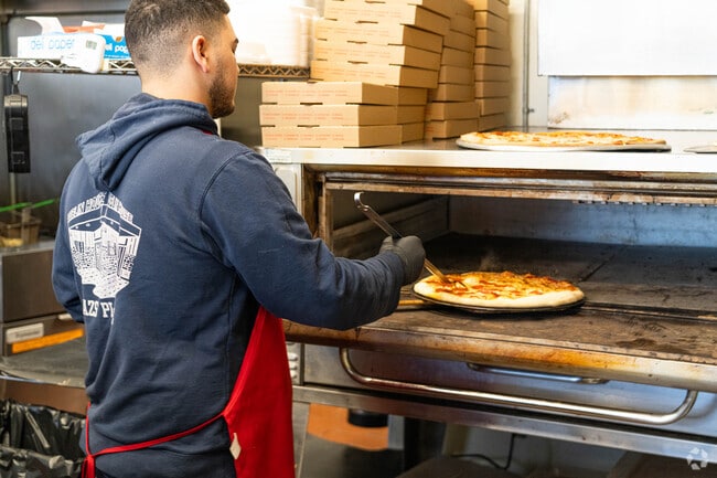 Yaz's House of Pizza serves up fresh pizza's and subs in Dudley-Brunswick King.