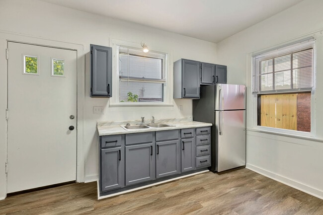 2231 Flora St, Cincinnati, OH 45219 - photo 7