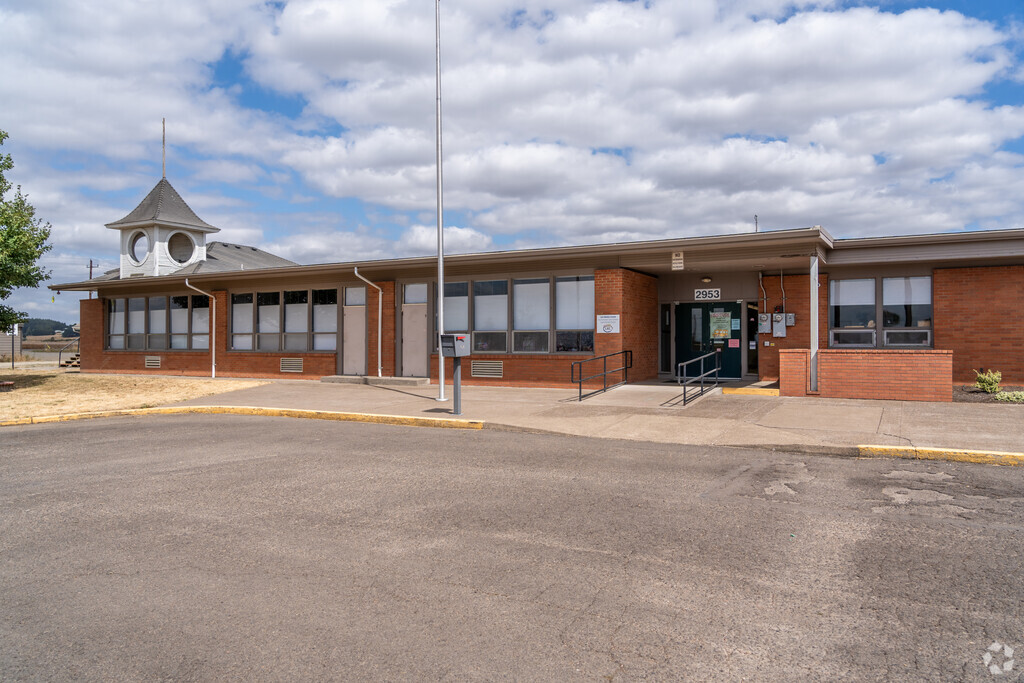 Clover Ridge Elementary School is a public school in East Albany.
