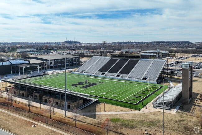 Broken Arrow High School offers high-tech science labs, fine arts spaces and athletic complexes