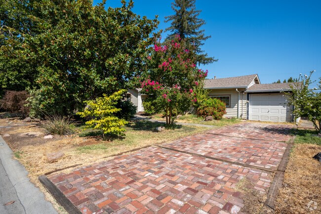 Lush trees and plants are in abudance in Bellview.