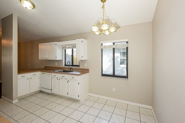 1048 Vernon Loop, Oviedo, FL 32765 - photo 7