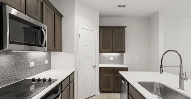 2213 Avatar Way unit 38530598, Aubrey, TX 76227 - photo 5