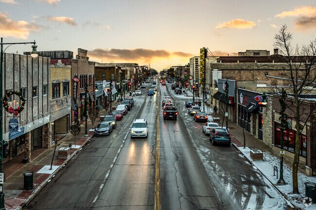 Greenfield Avenue is where shops and restaurants abound near LaFollette Park.