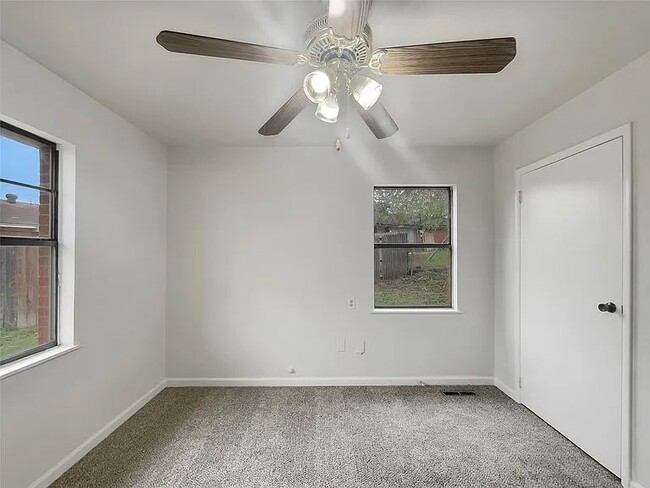 4702 Dee Ct, Fort Worth, TX 76135 - photo 5