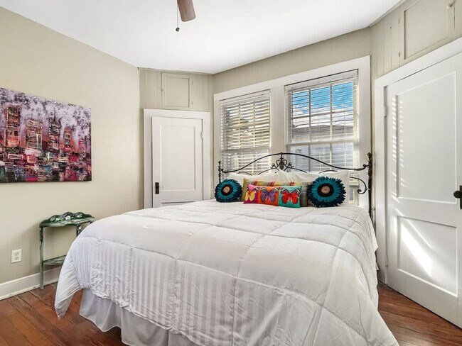 209 W Bolton St unit ID1244818P, Savannah, GA 31401 - photo 4