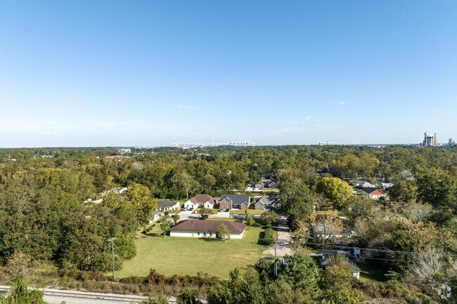 Woodville is a partly residential neighborhood less than 10 minutes from Downtown Savannah.