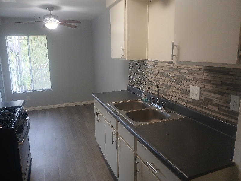 27325 Camp Plenty Rd unit 2, Santa Clarita, CA 91351 - photo 1