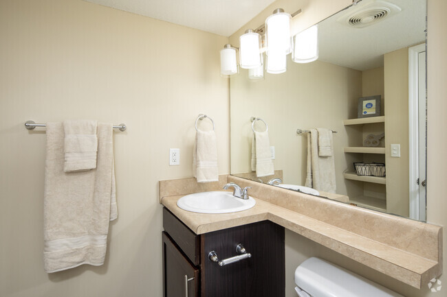 1 bed, 1 bath, 750 sq ft