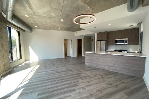 1123 W Patterson Ave unit 3, Chicago, IL 60613 - photo 1