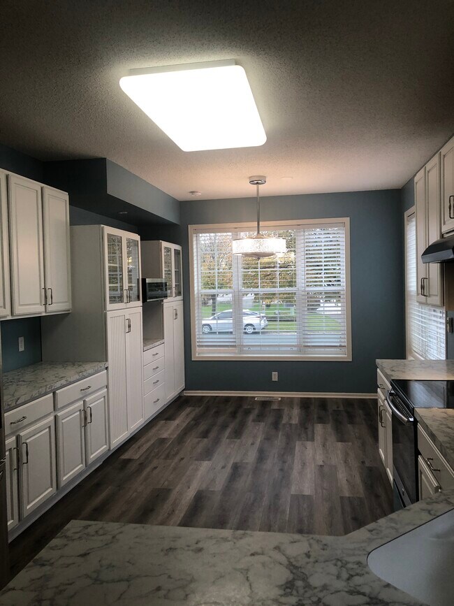 1680 Oakbrooke Ct, Saint Paul, MN 55122 - photo 3