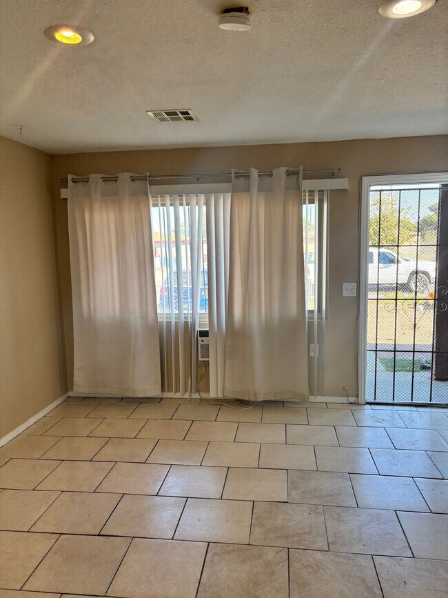 1644 Cadillac Ln, Las Vegas, NV 89106 - photo 3