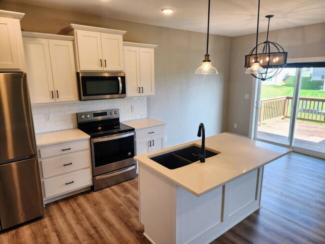 1603 Red Cedar Ln, Granger, IA 50109 - photo 4