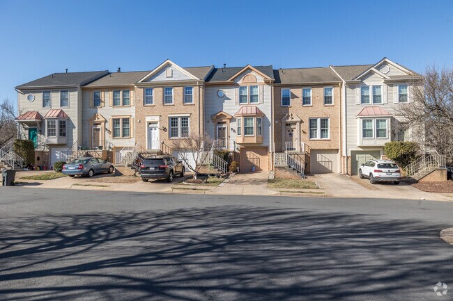 Townhouses in Dranesville provide modern living with convenient access to local amenities.