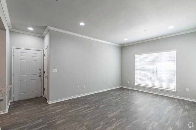 1BR, 1BA - 648 SF