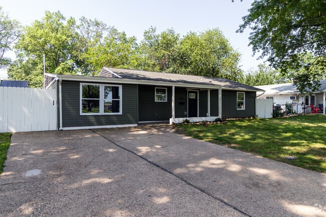 Many of the homes in Vermilion Hills have trees for some shade, like this ranch home.