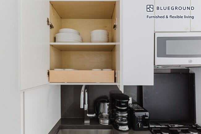 290 W 12th St unit FL3-ID1547, New York, NY 10014 - photo 7