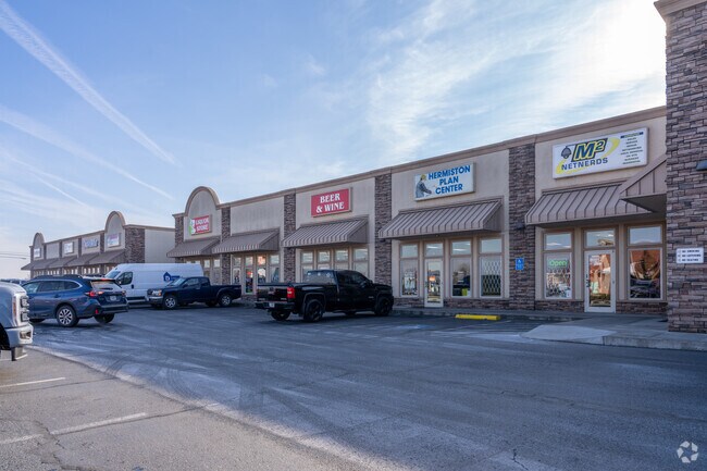 The highway 395 mall provides a few locals businesses near downtown Hermiston.