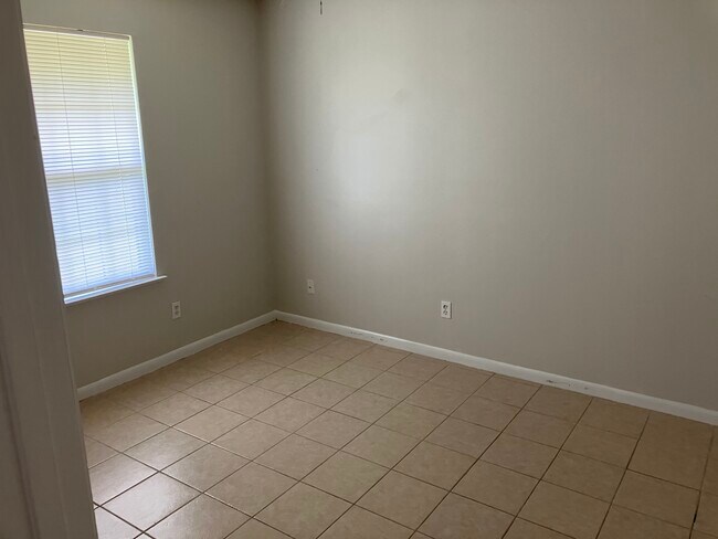 720 E Nelson Ave, Defuniak Springs, FL 32433 - photo 5