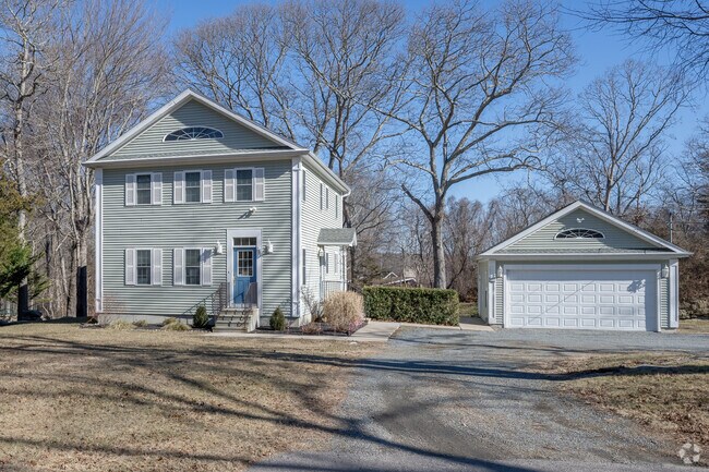 Vintage homes in Conning Towers-Nautilus Park range from early 19th century to more modern replicas.