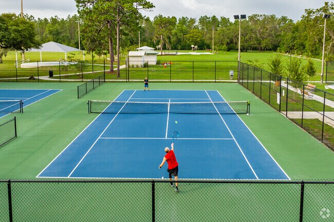 Concord Station clubhouse offers fully regulated tennis courts.